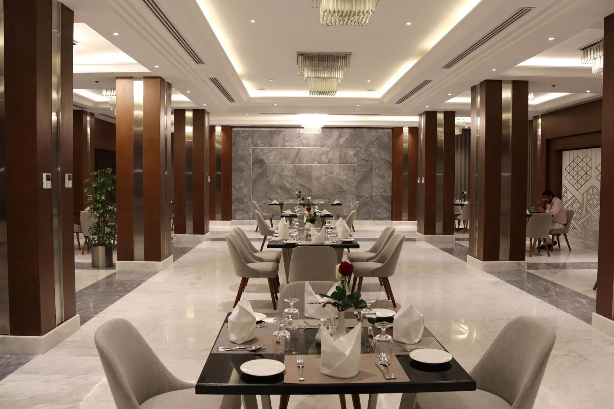 Le Meridien Médine Extérieur photo The restaurant